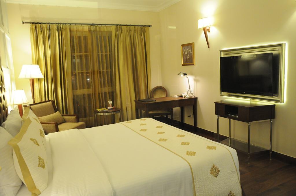 גורגאון The Pllazio Hotel מראה חיצוני תמונה